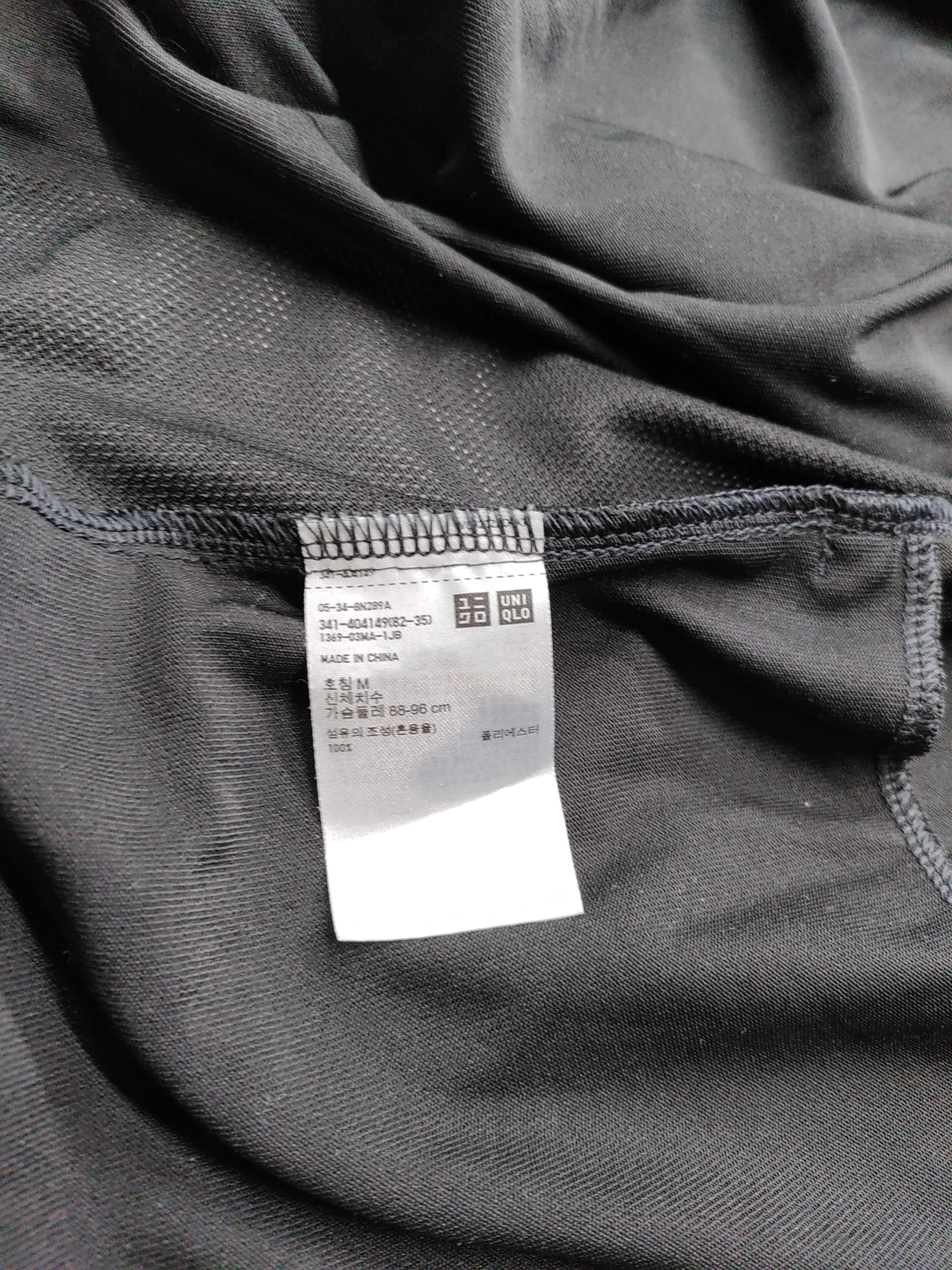 Uniqlo Men's Hoodie M Black 100% Polyester Pullover - Image 6