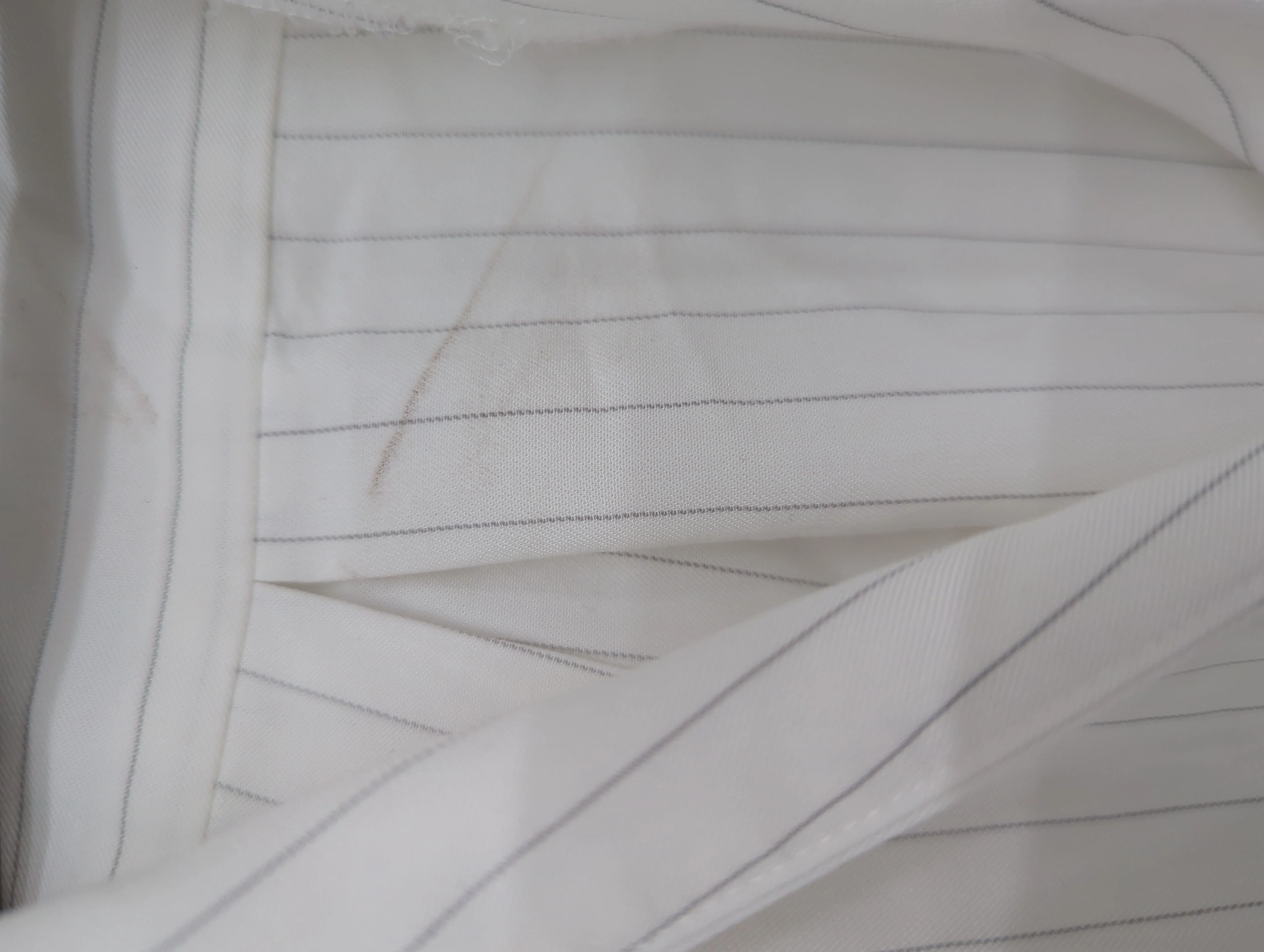 Uniqlo Women's Shirt M White Viscose with Polyester Basic - Image 5