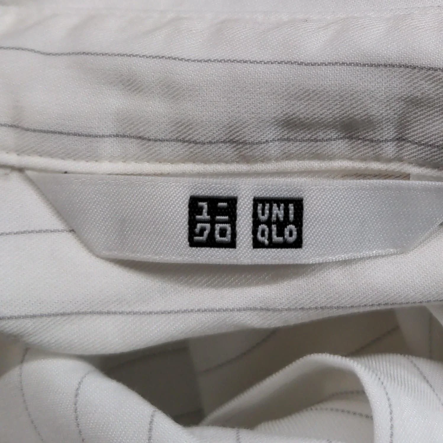 Uniqlo Women's Shirt M White Viscose with Polyester Basic - Image 6